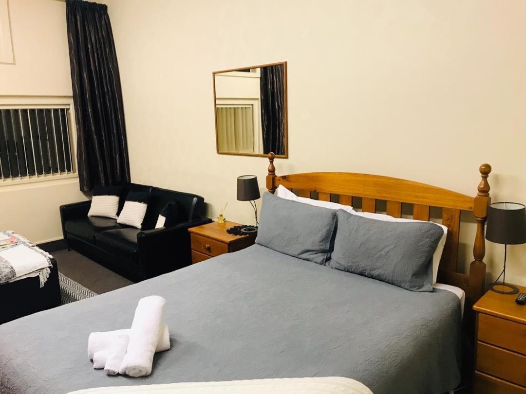 Otautau Hotel Esterno foto